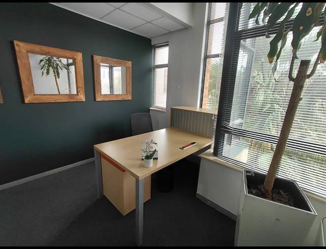 25.20M² OFFICE TO LET IN FOURWAYS